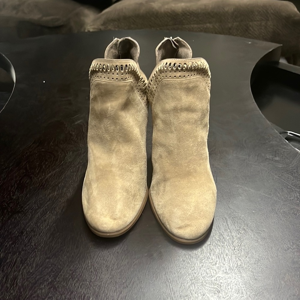 Adorable Vince Camuto shoes